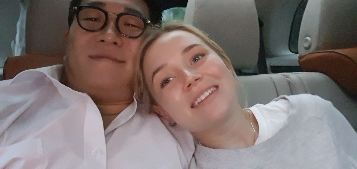 едем из аэропорта в Барнаул. Муж рад, что ему не пришлось защищаться 😄