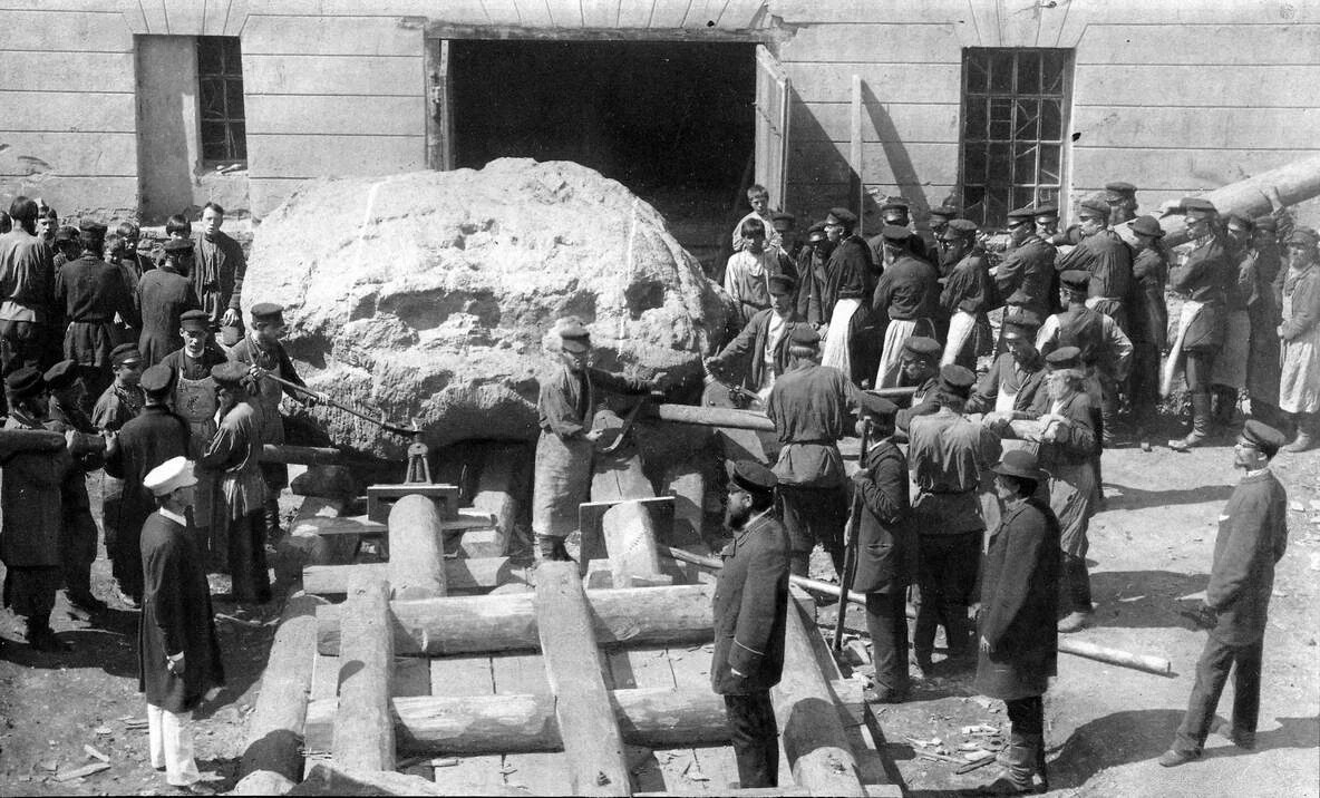 Фотоархив Мин. музея им.А.Е. Ферсмана РАН. / Ферсман, 1937, с.123.