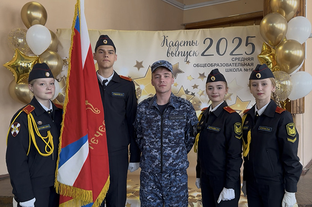 В Твери росгвардейцы приняли участие в церемонии прощания со знаменем