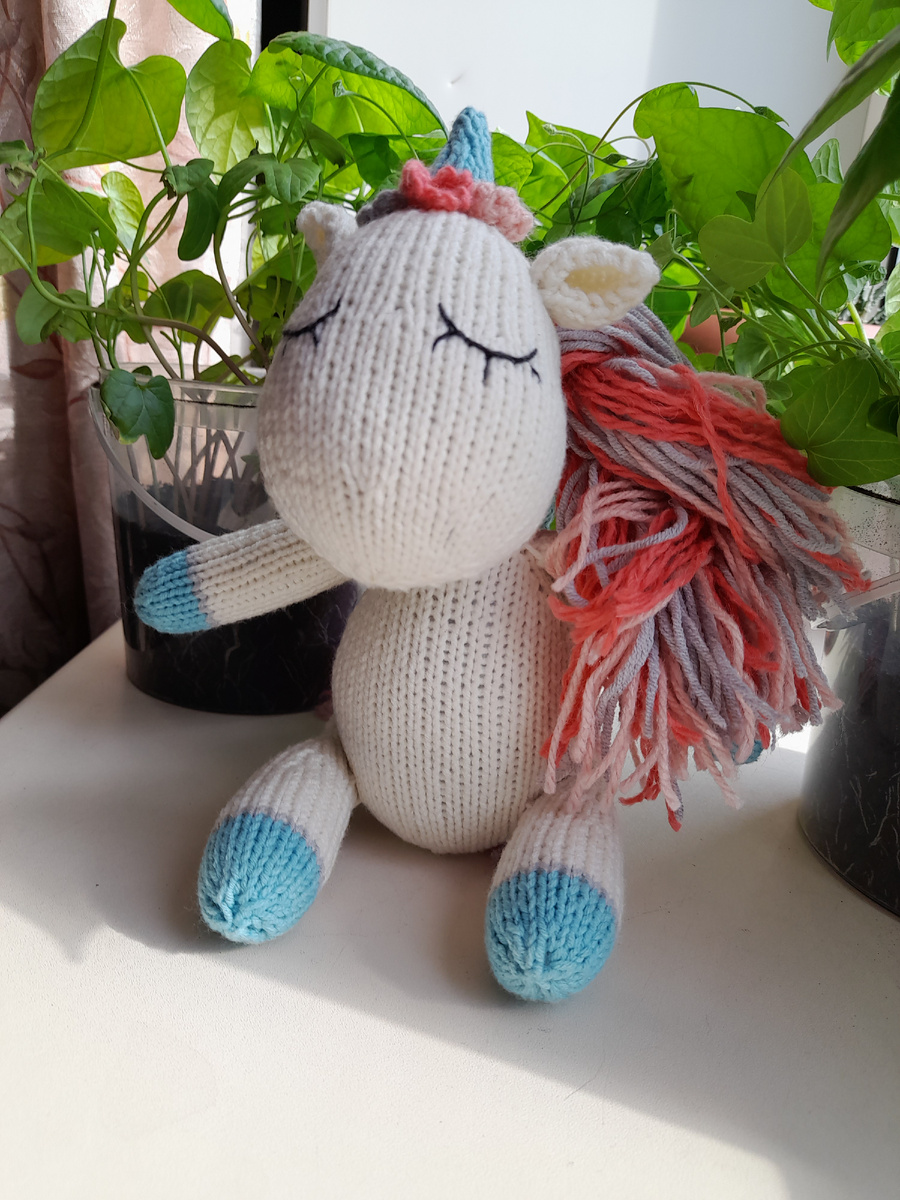 тут я забыла нарумянить щечки, фотку делала для себя и игрушка еще не постирана