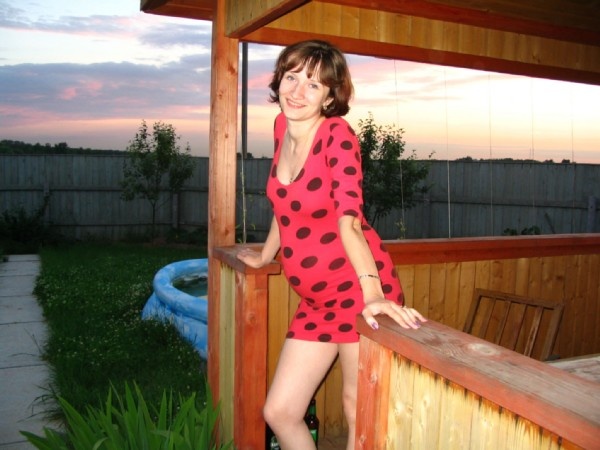 Фото из интернета. Катя на даче.