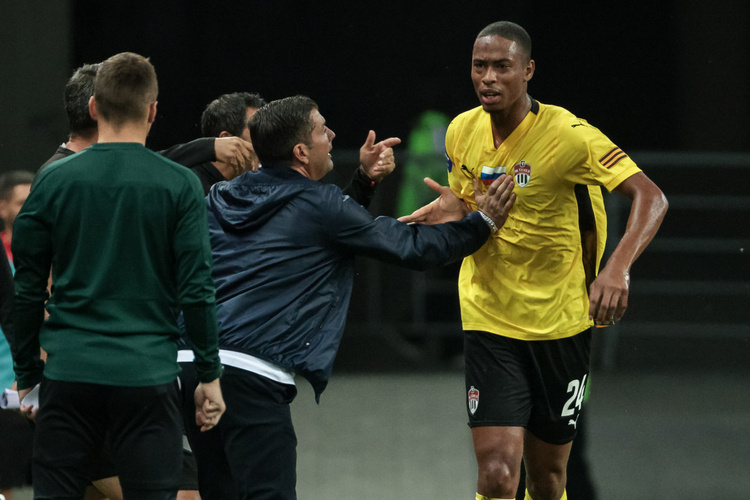    Эдгардо Фаринья («Химки», справа) / фото: Сергей Елагин, «БИЗНЕС Online»