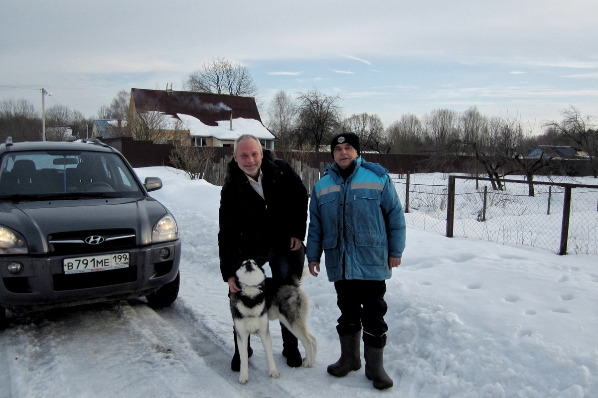Вот они - наши зимогоры! Судя по всему, живётся им в деревне комфортно... Фото из личного архива автора.