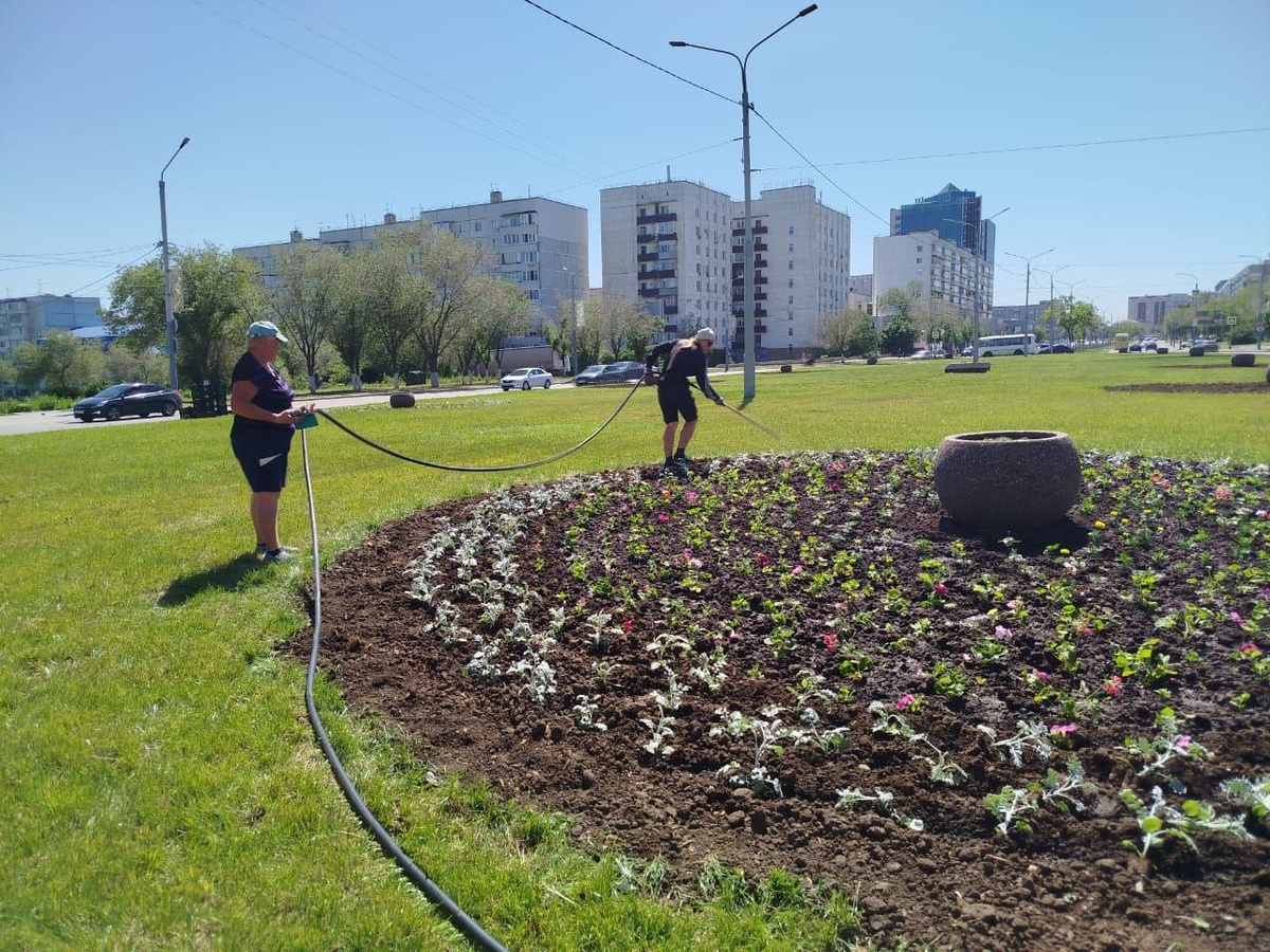     Солнцепёк и покос: в Оренбурге продолжается благоустройство территорий «О»
