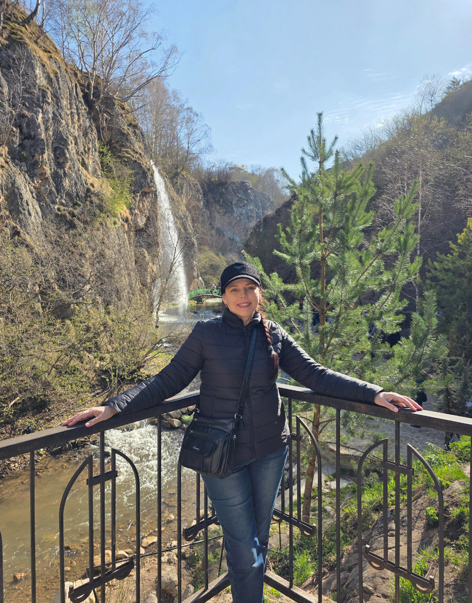 Я сбор не платила, потому что имею инвалидность. Показала справку и всё, меня пропустили 