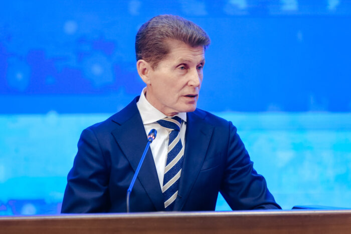  Олег Кожемяко выступил с отчетом перед депутатами / фото: правительство Приморского края