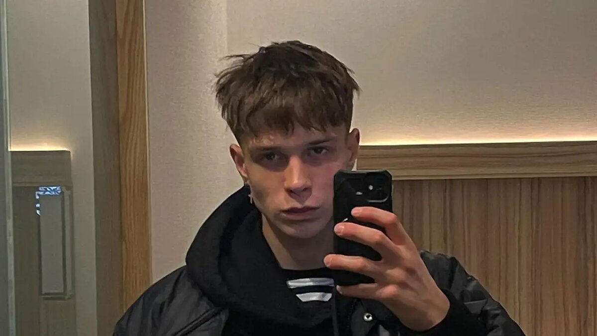    Актёр Глеб Калюжный.