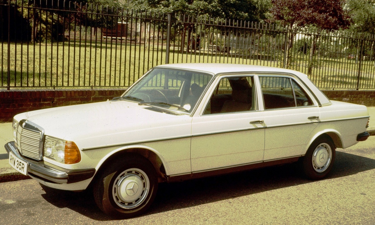 W123 Седан