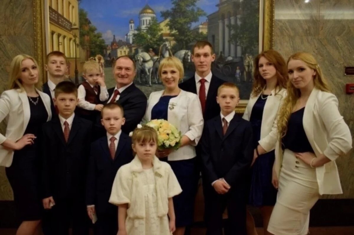    Жительница Ярославля с 10 детьми стала матерью-героиней