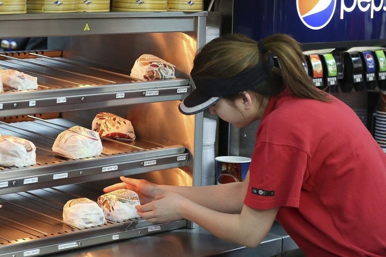    В Оренбурге 22% родителей сообщили о планах детей-подростков на летнюю подработку Оренбуржье