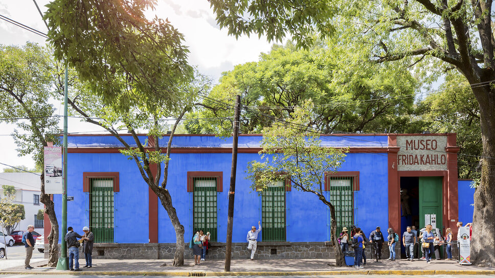 «Голубой дом» (La Casa Azul) — дом-музей, посвященный жизни и творчеству Фриды Кало.📷Фото: BondRocketImages / Shutterstock / Fotodom