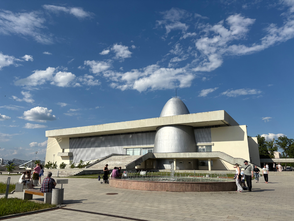 Вот здание исторической части 