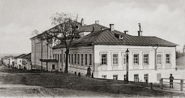    Через книги — к будущему: краткая история развития библиотек в Кировской области