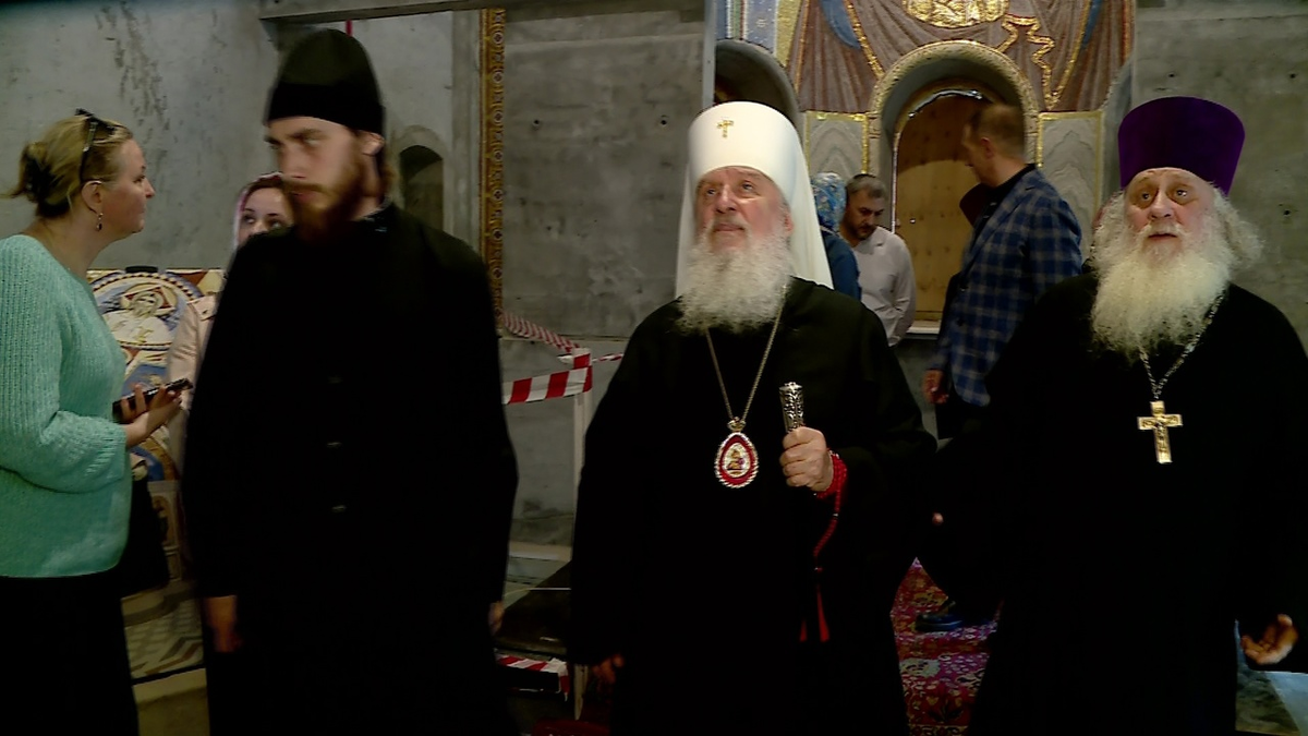 На строительной площадке побывал митрополит Тобольский и Тюменский Димитрий 