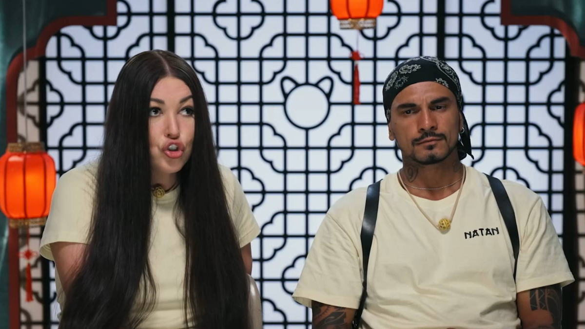 Кадр из шоу "Сокровища императора"/ ТНТ
