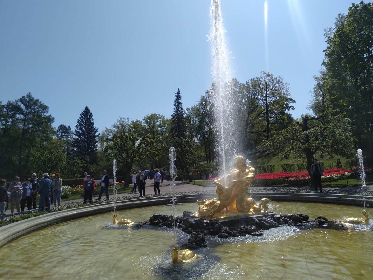 А вот и сам«Тритон, разрывающий пасть морского чудовища»