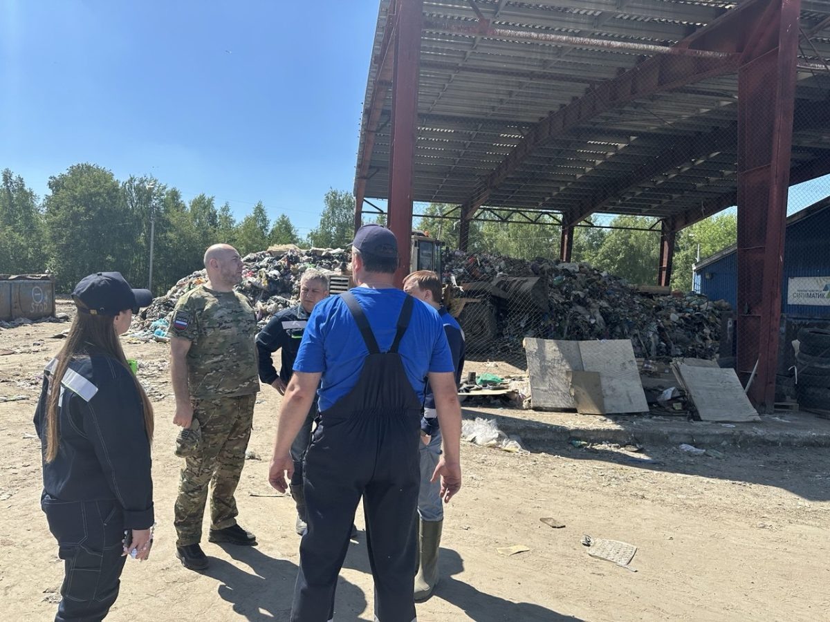    Инспекторы Росприроднадзора осматривают площадки и изучают экологическую документацию