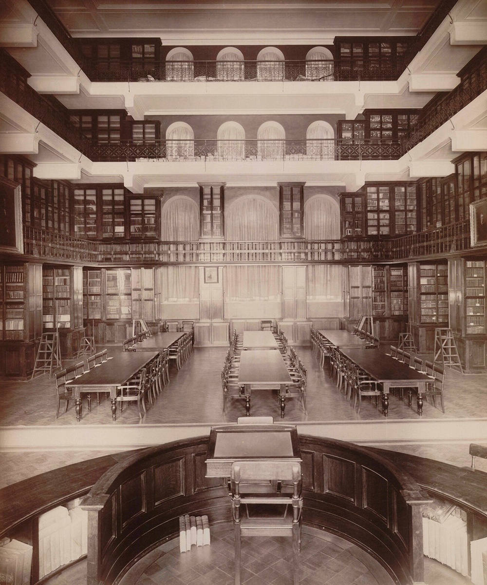 Библиотека Исторического музея (современный зал № 36). Фотограф Р. Ю. Тиле. 1890-е гг.