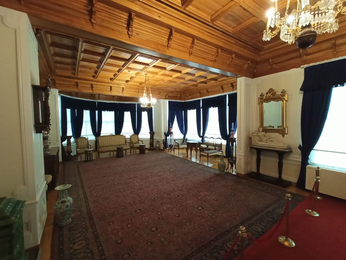 Зал приёмов.