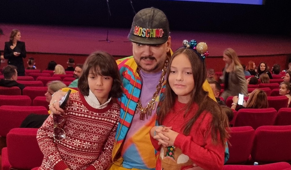    Филипп Киркоров с детьми. Фото: Дни.ру / Феликс Грозданов