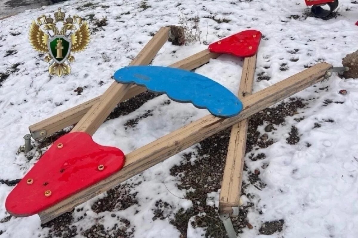    В Ессентуках «управляйка» выплатит 50 тыс. за травму ребенка на площадке