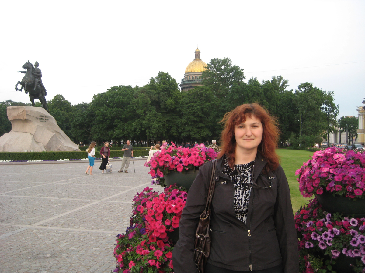 На Сенатской площади летом 