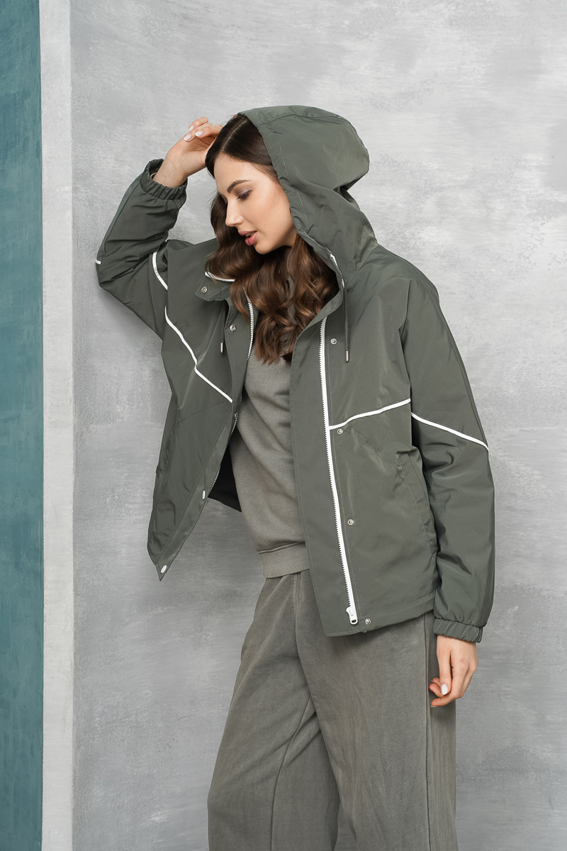 Женская ветровка в цвете хаки