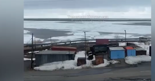     Первое движение льда началось на севере края