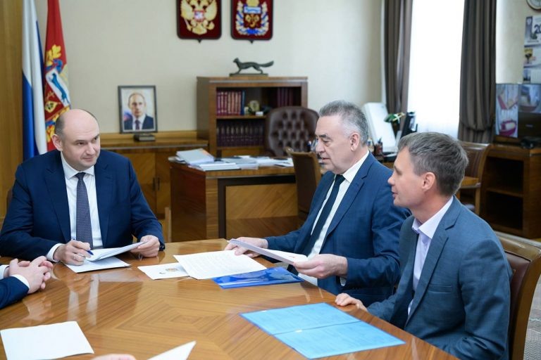    Евгений Солнцев встретился с руководителями энергетических компаний «О»