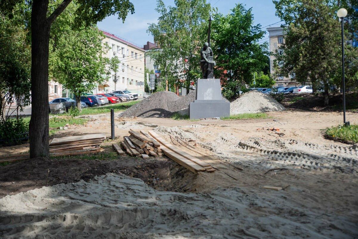    В Курске продолжается благоустройство сквера «Спутник»