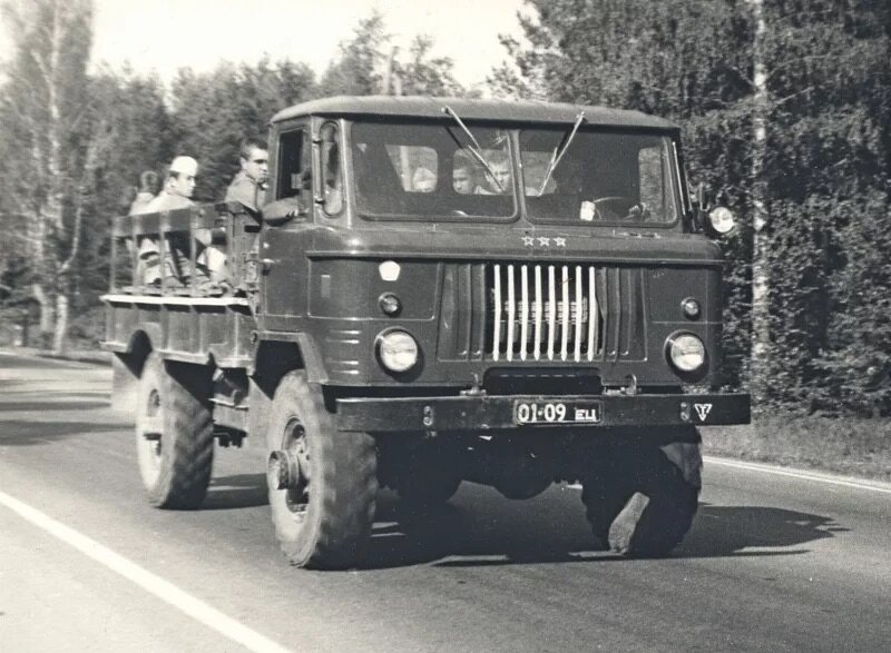 Войсковая метла  -ГАЗ-66..