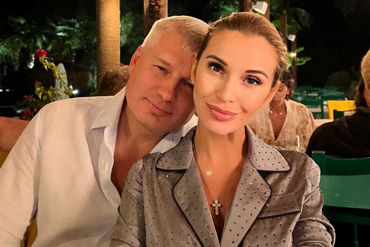     «Где-то бродил без меня, отказывается лететь на отдых»: Ольга Орлова назвала минусы мужа