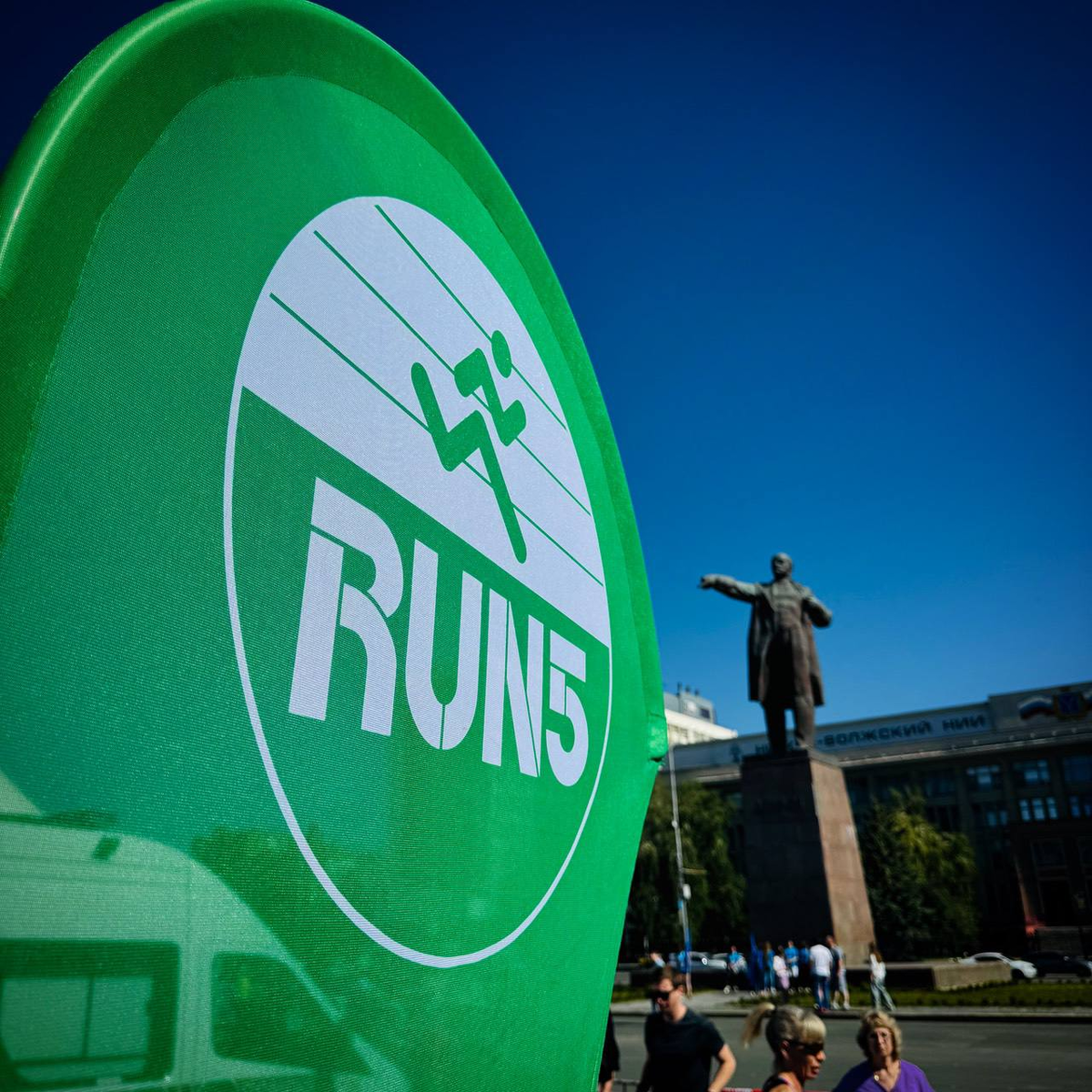 В.И.Ленин и флаг run5