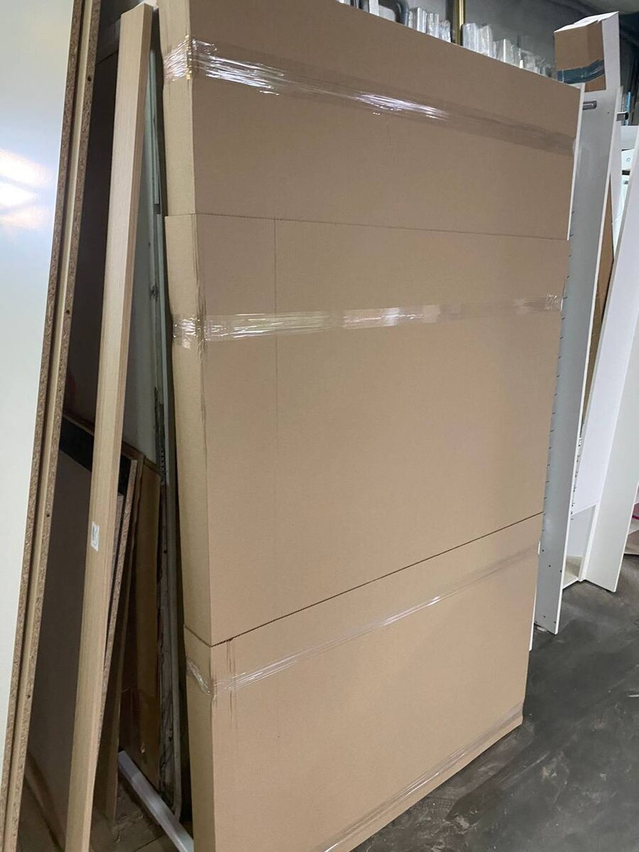 Упаковка стеновых панелей из шпона дерева в картон