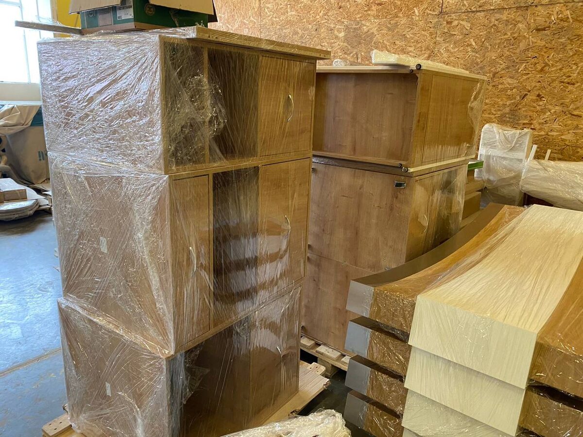 Упаковка тумб из ЛДСП в пленку