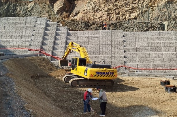 Строительство группы жилых домов в городе Владивосток. 
