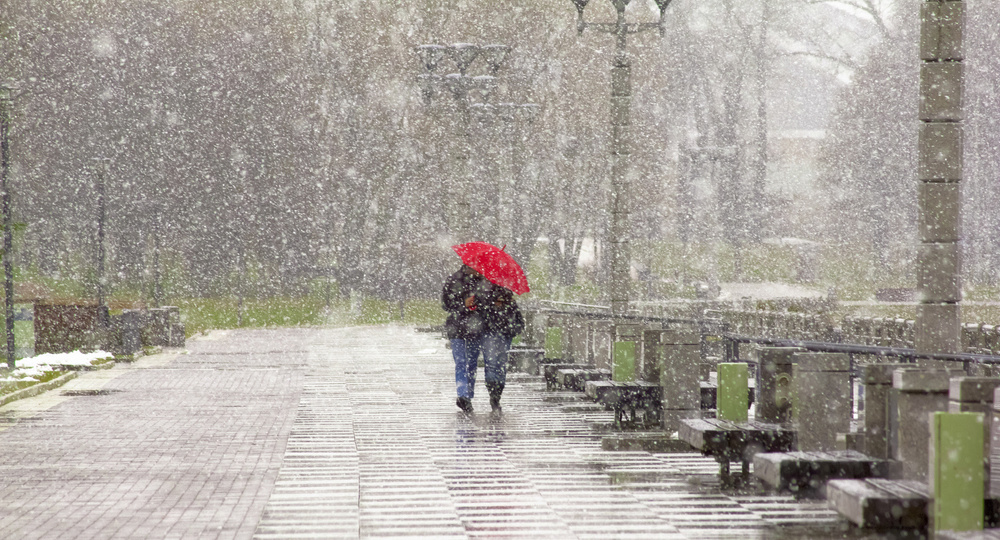 Сибирь замело снегом за неделю до лета: видео