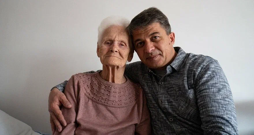 В Северной Осетии мужчина не оставил на улице обманутую 95-летнюю пенсионерку и взял к себе в семью