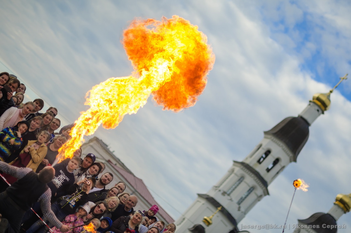 На одном из представлений уличных театров