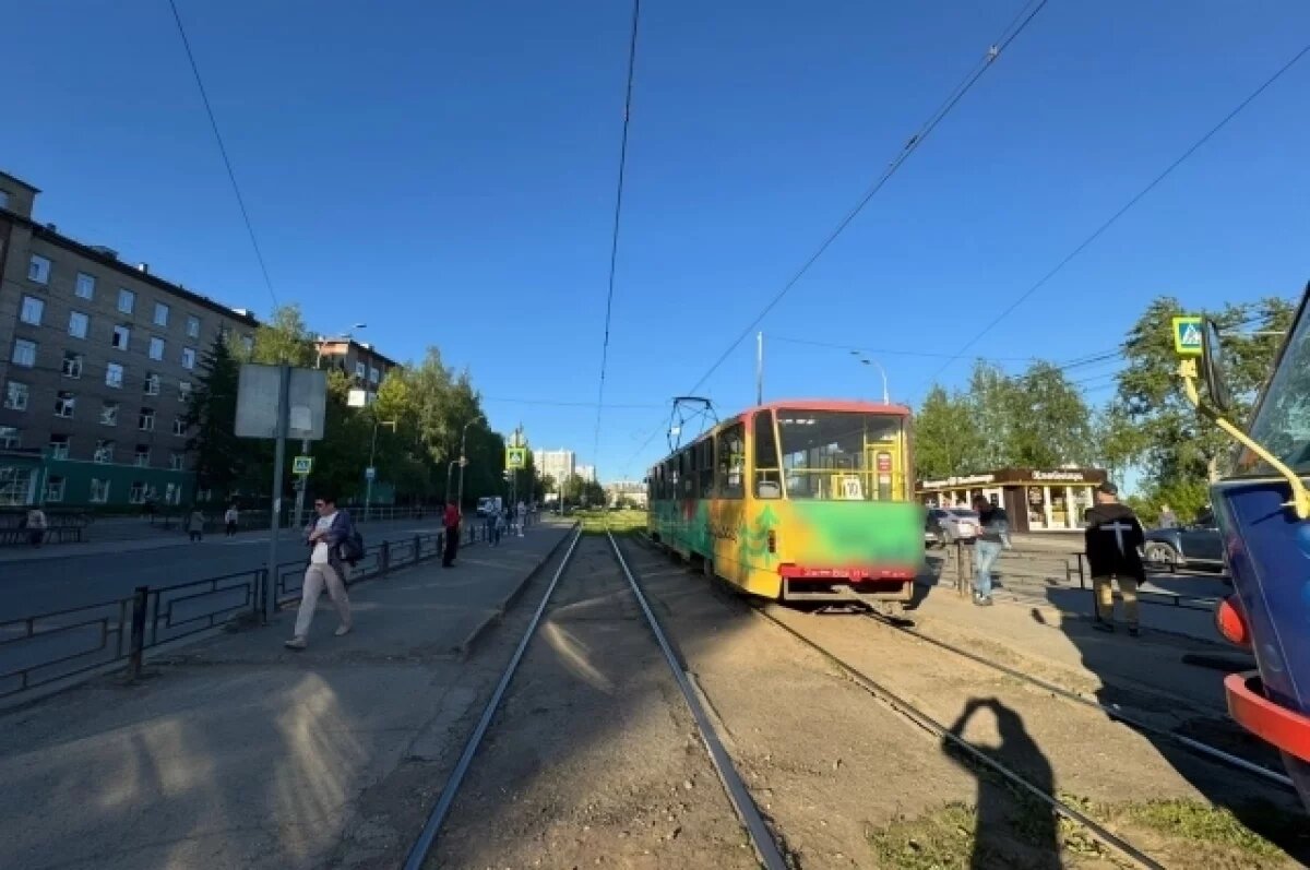   Двое людей пострадали под колёсами трамвая в Ижевске