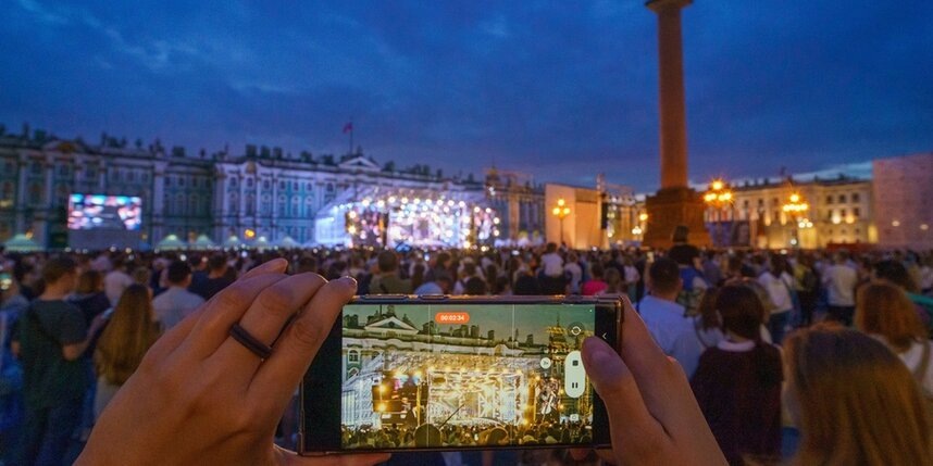    Концерт состоится 30 мая в 21.30. Вход для зрителей на Дворцовую площадь свободный и будет осуществляться со стороны Дворцового проезда и Певческого моста