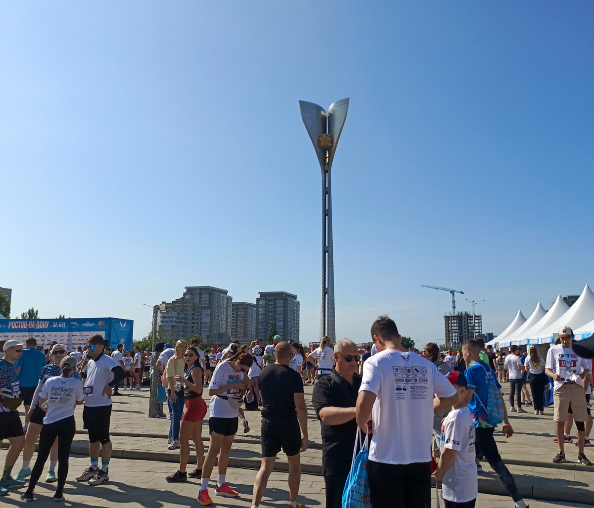 Всё нужное-важное легко можно было найти, несмотря на большое количество людей))
