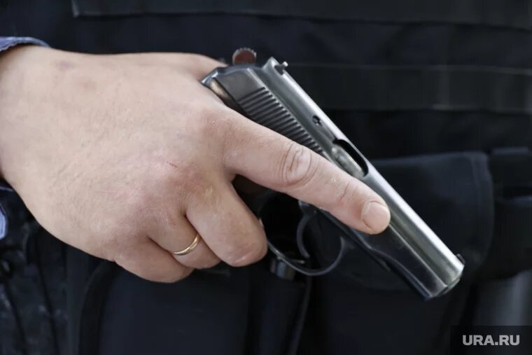 Мужчина напал с оружием на парня. Фото: Екатерина Сычкова © URA.RU
