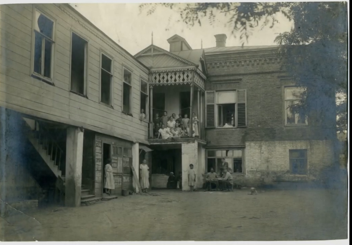 Тот самый дом в котором я когда-то жила 100 лет назад , находится по ул. Розы Люксембург 