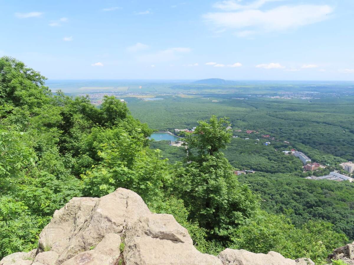 Железноводск. Вид с вершины горы Железная на озеро внизу. Личный архив