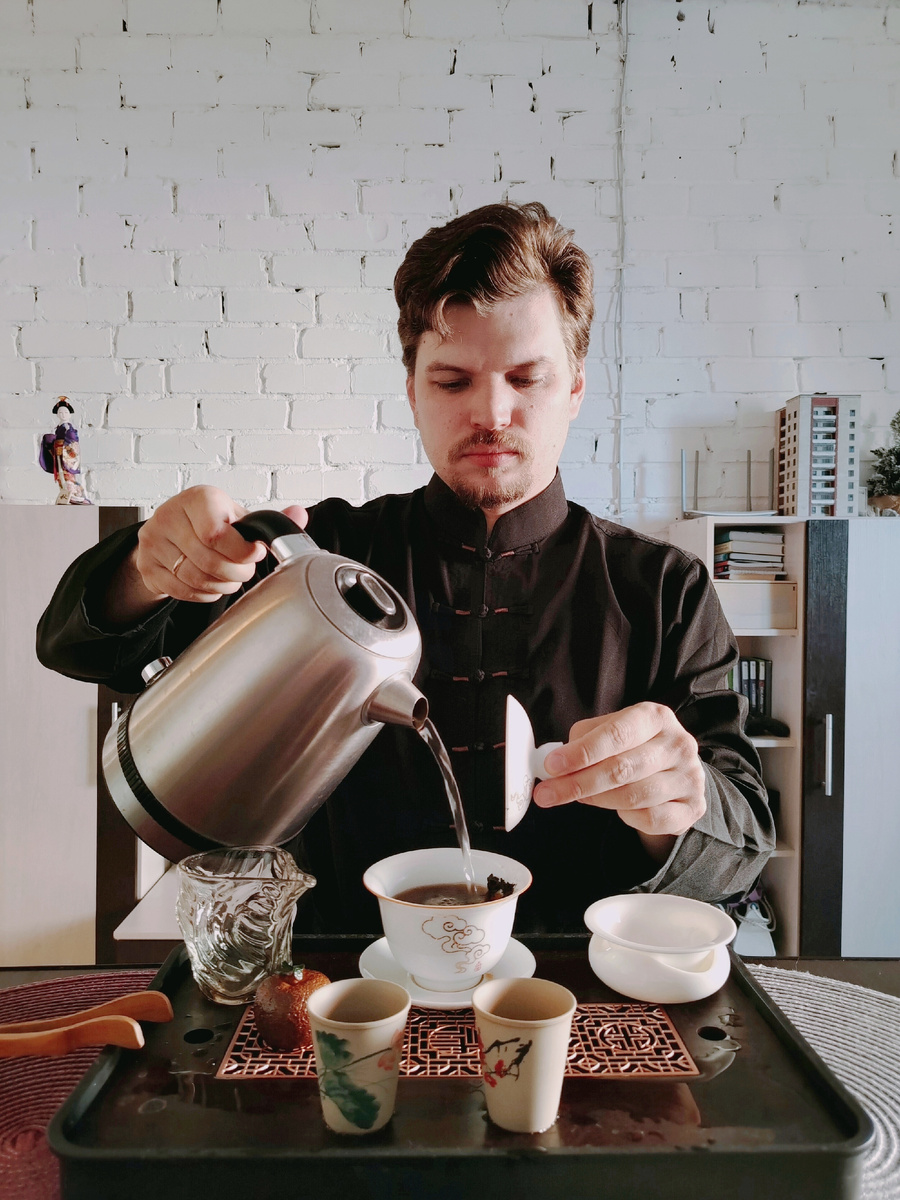 Автор пьёт Шу Пуэр