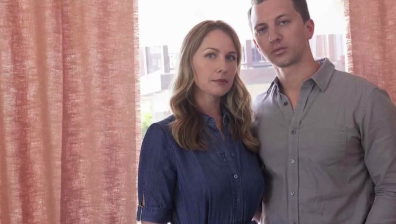 Фото: 30-летний физиотерапевт Аарон Куин и его 29-летняя девушка Денис Хоскинс / из материала "АиФ Новосибирск"