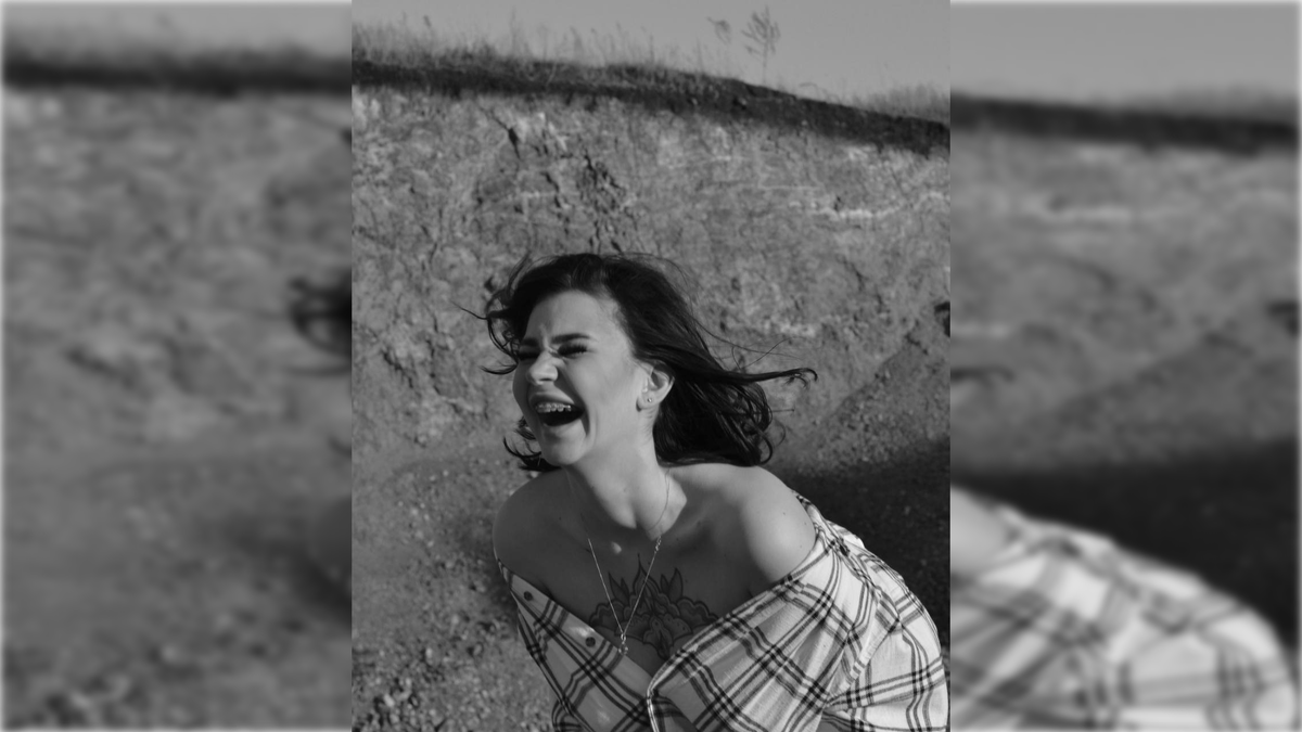 Анастасия обожала фотографироваться. И всегда — с улыбкой на лице. Фото: социальные сети погибшей. 