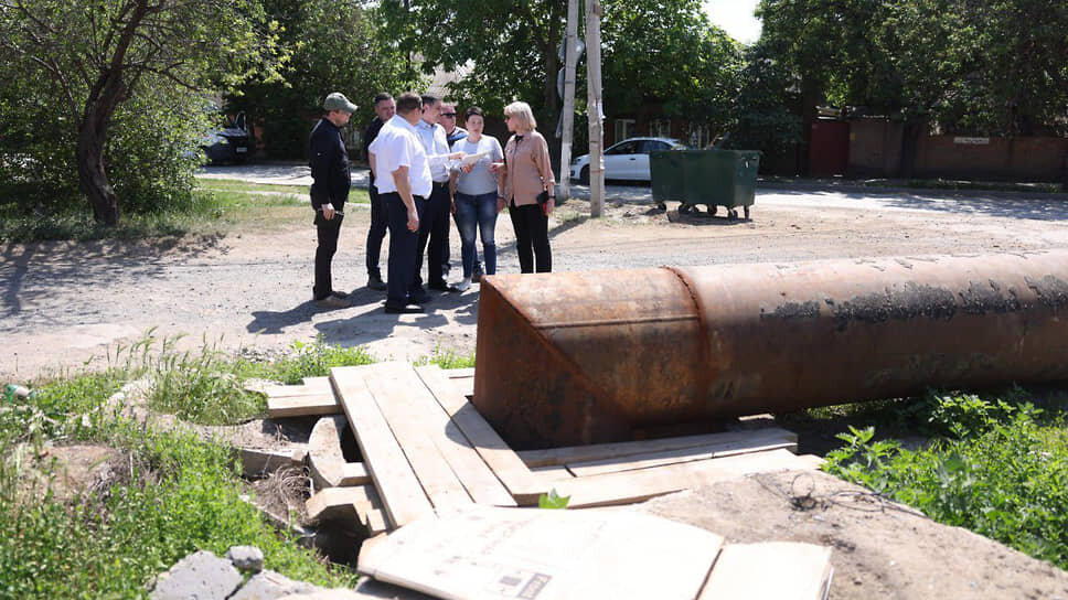 Фото: Ремонт коллектора. Фото пресс–службы правительства Ростовской области