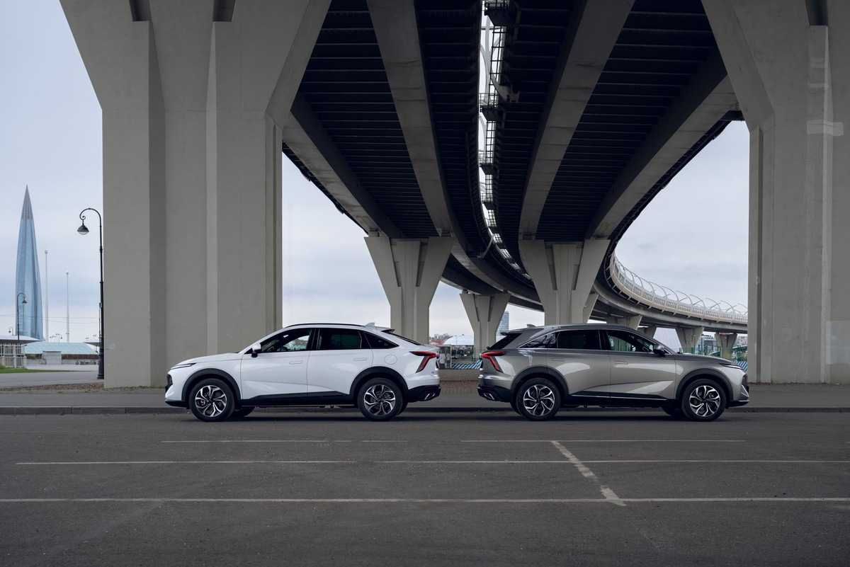    Палитра окраски относительно обычных F7 не изменилась: для F7x доступны те же черный, белый, синий и серый цвета